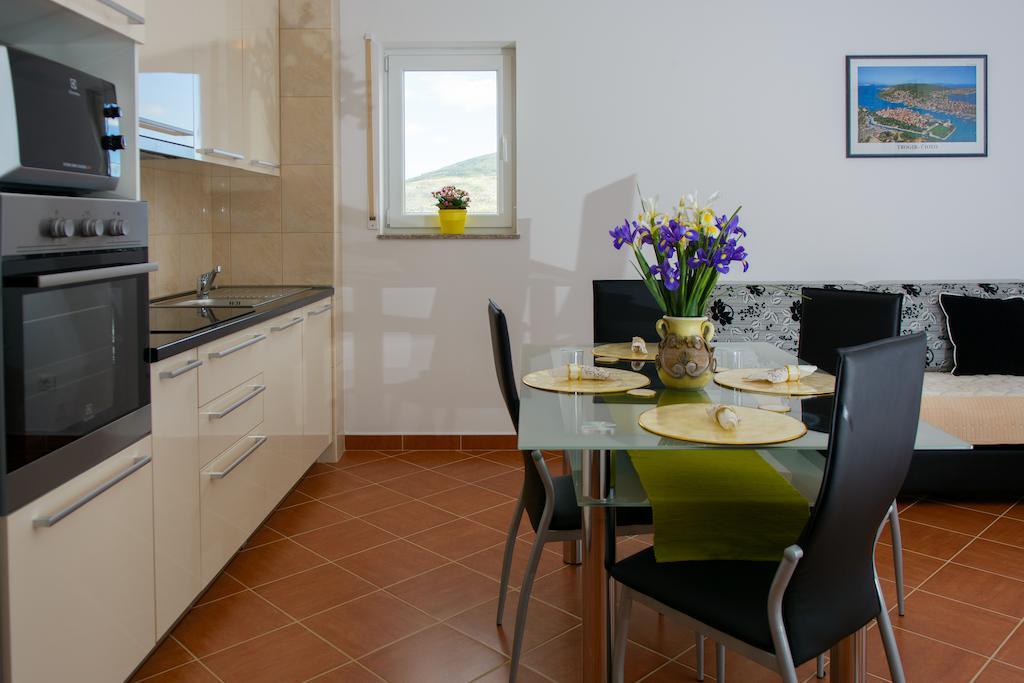 Apartments Mijo Trogir Kamer foto